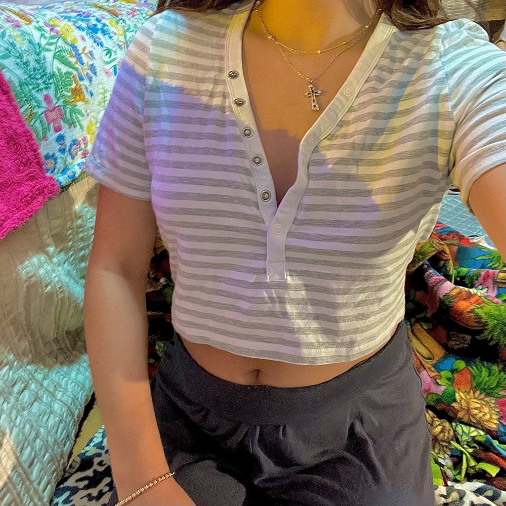 Pre-Loved Cotton On cropped button-up top